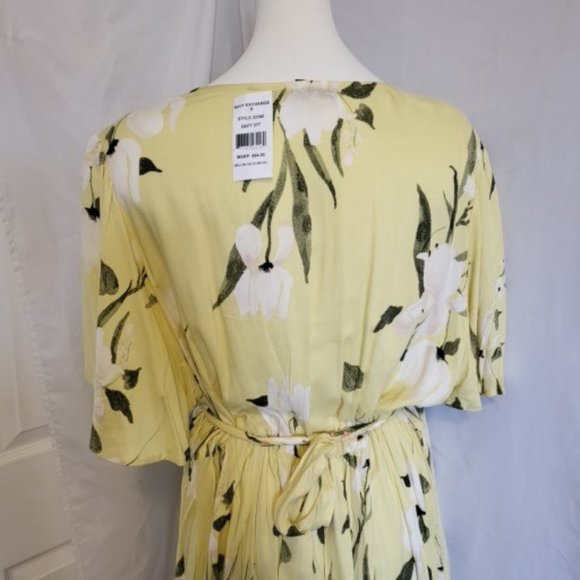 Rachel Roy Plus Size V-Neck, Floral, Size 3X, Flutter Sleeves, Pale Yellow, NWT - Picture 5 of 14